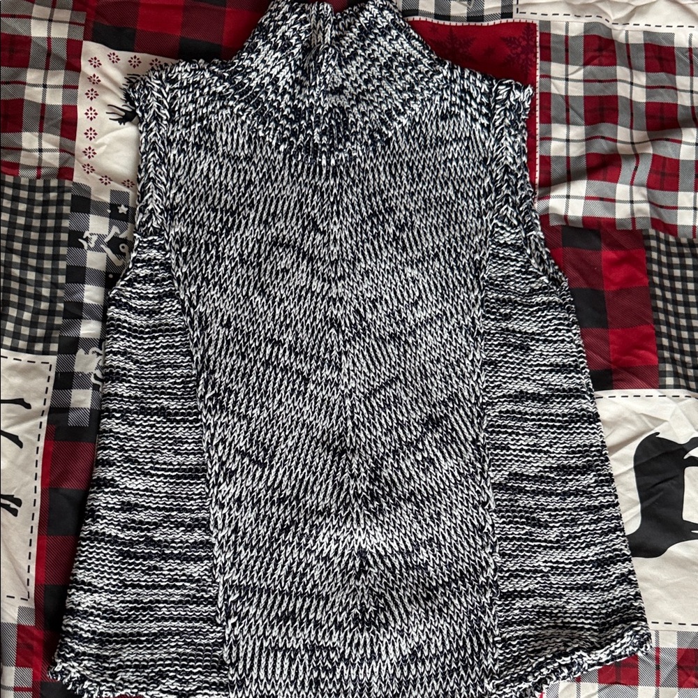 White House Black Market Navy and White Knit Top